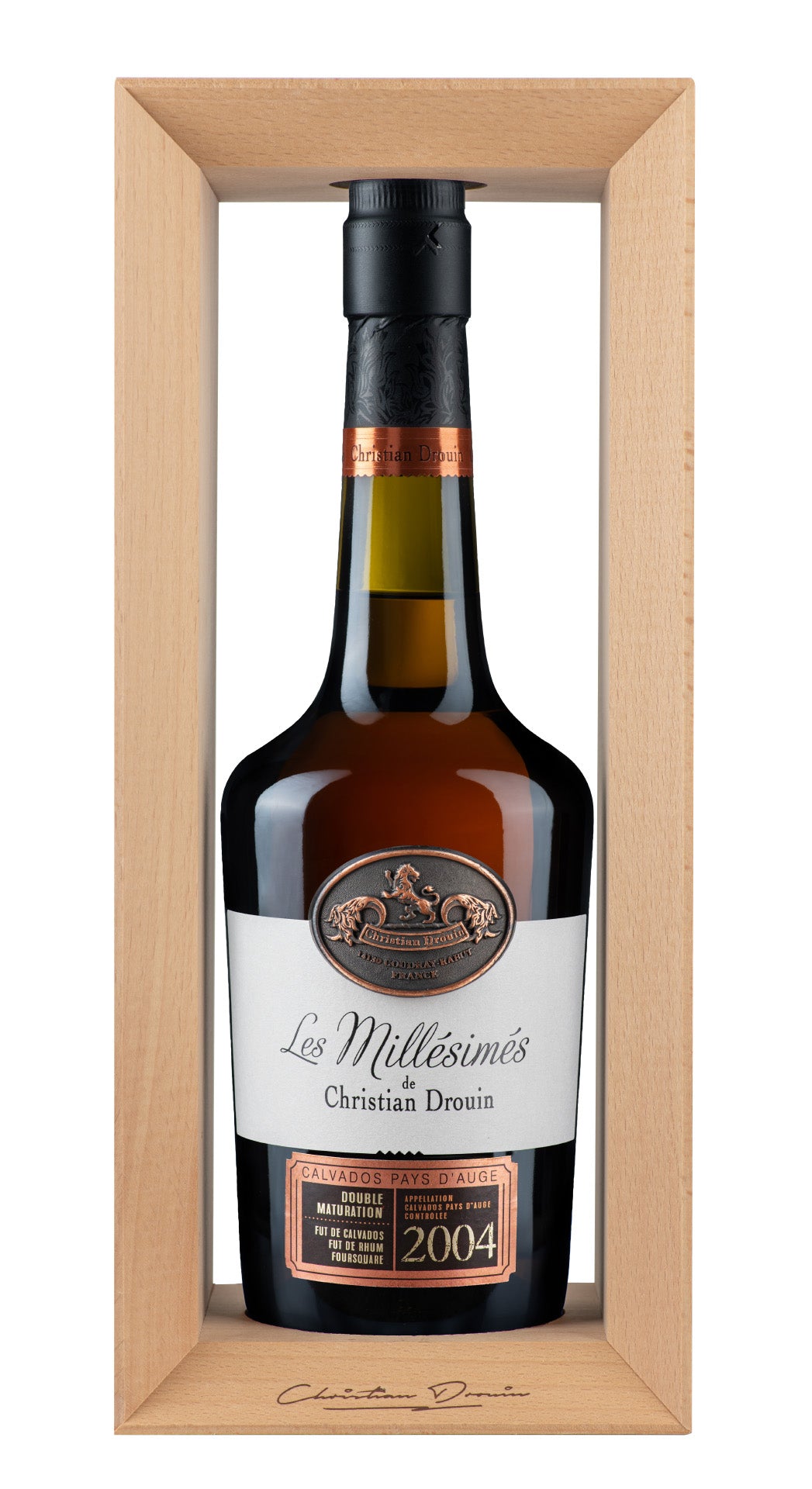 Calvados Pays d'Auge Millésime 2004 Christian Drouin Bouteille Boîte Fond Blanc