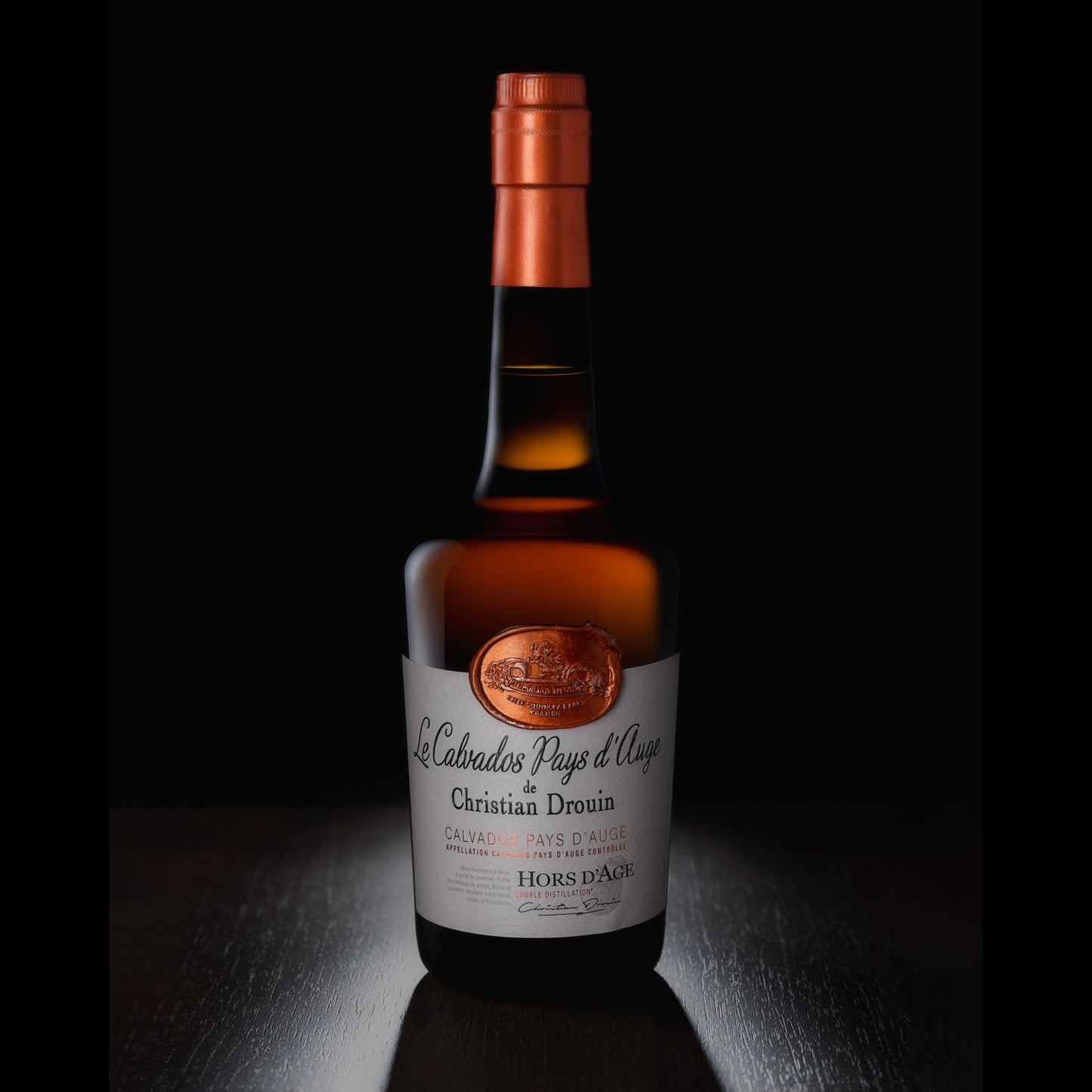 Calvados Hors d'Age Pays d'Auge 18 Ans Christian Drouin Bouteille Fond Noir