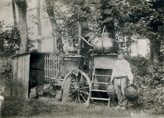 L ’étrange histoire de la mise en place des Appellations d’Origine pour les eaux de vie de cidre et de poiré normandes.